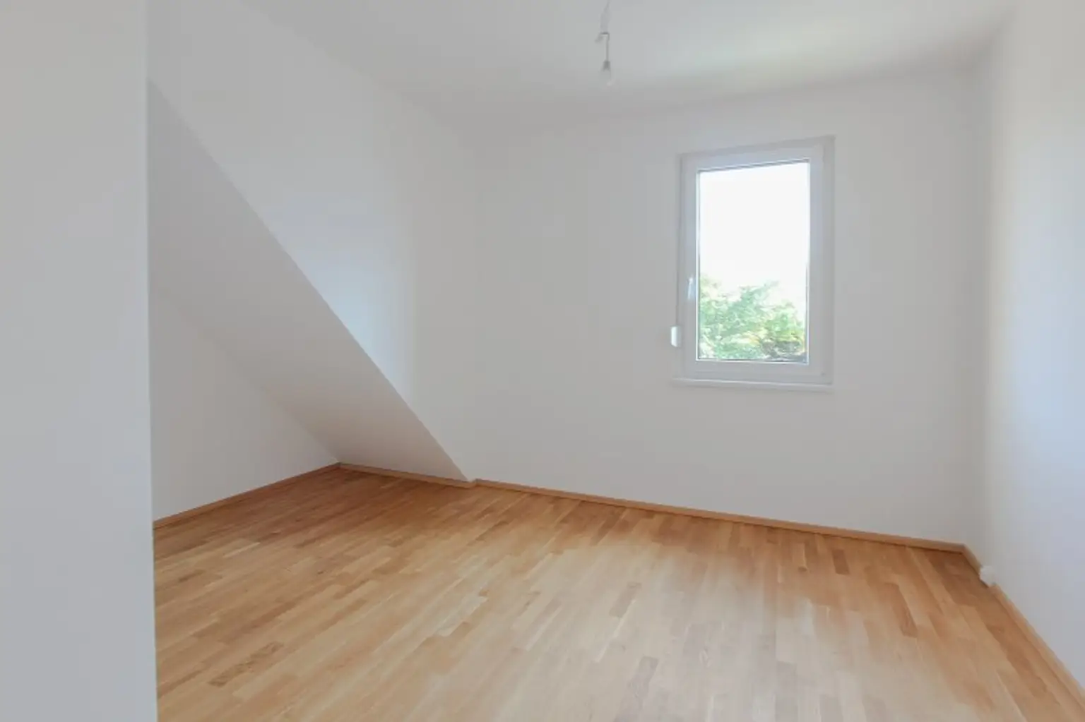 Geräumige Dachgeschoss Wohnung an der Lobau!