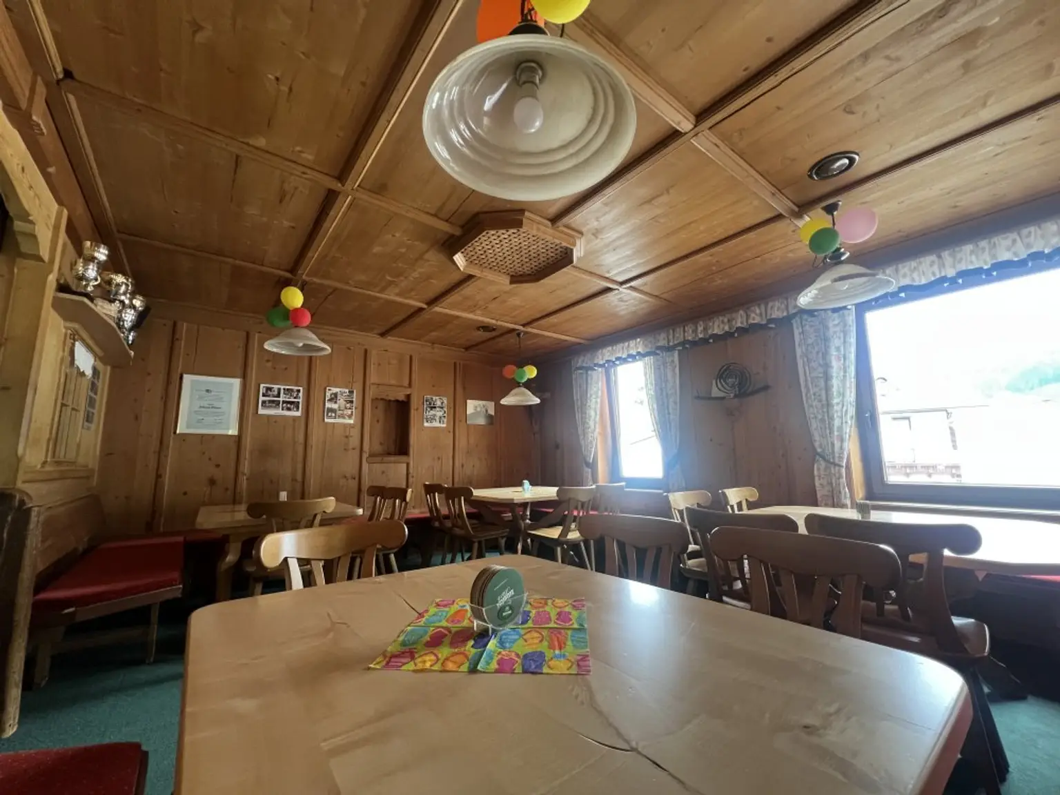 Komplett eingerichtetes Lokal zu verpachten