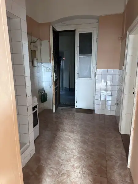 Wohnjuwel mit Schlafkabinett - U3 U-Bahn-Anbindung - zum Sanieren