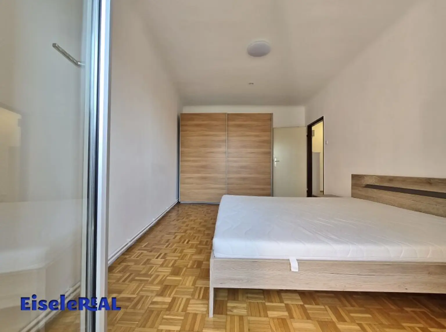tolle 2 Zimmer - 2 Loggien - extra Küche