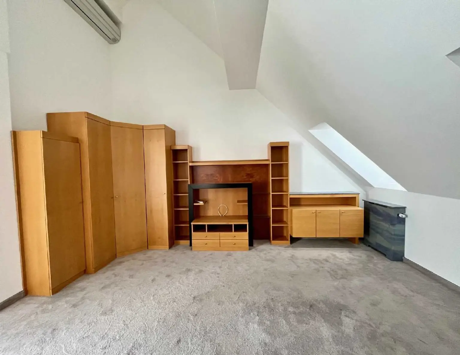 Extravagantes, kultiges 80 ties Retro Chic XXL Penthouse!
Miami Vice meets Raumschiff Enterprise