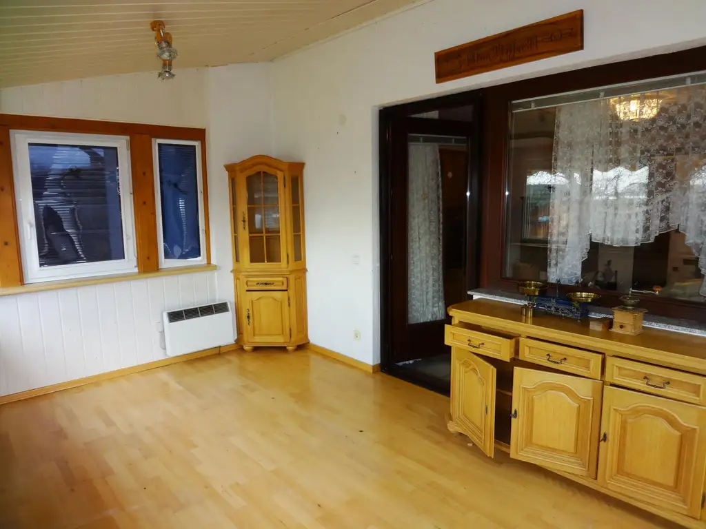 Einfamilienhaus mit Vollkeller in ruhiger Lage !