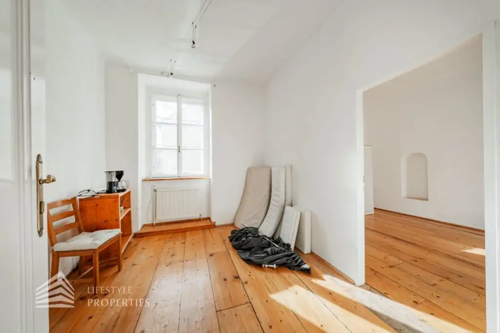 Exklusives Baugrundstück in einzigartiger Lage mit Einreichplanung!