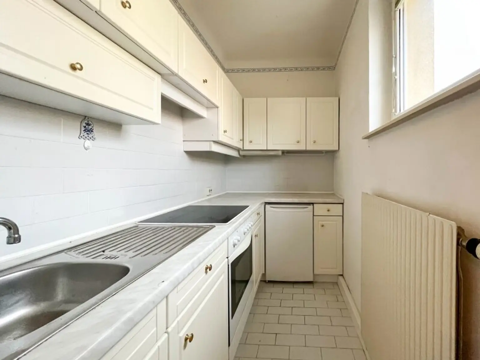 Abstellraum (derzeit Küche mit Geräten)