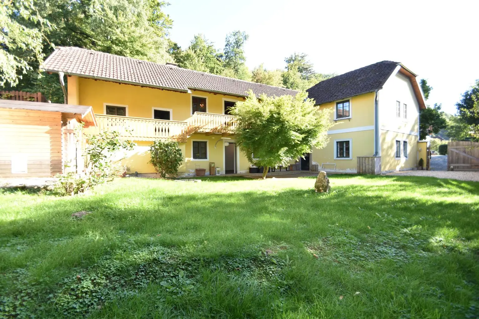 Einfamilienhaus mit großem Garten