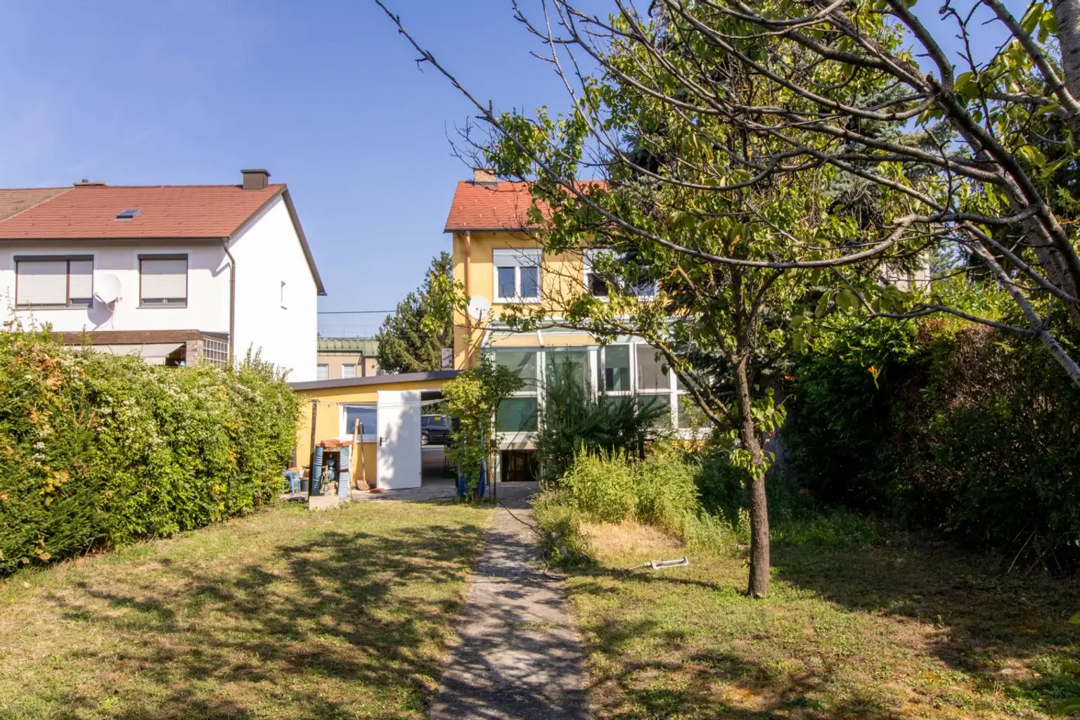 Garten Blick zum Hau