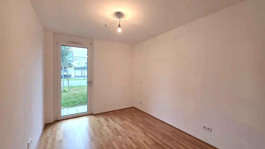 Moderne 4-Zimmer DG-Wohnung mit Kühlung und Süd-Terrasse!