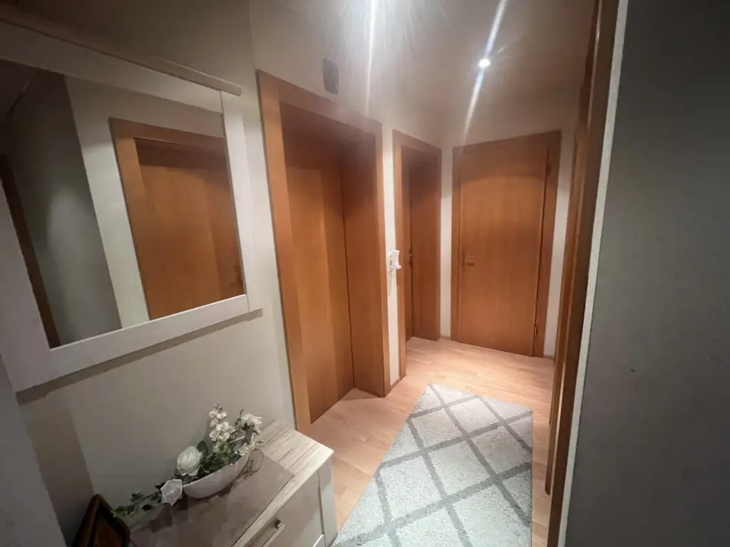 Erdgeschosswohnung mit Wintergarten in Stumm