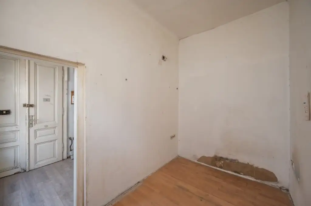 **Hannovermarkt** Sanierungsbedürftige 2-Zimmer Altbauwohnung -  Airbnb/Kurzzeitvermietung Zustimmung aller Eigentümer vorhanden