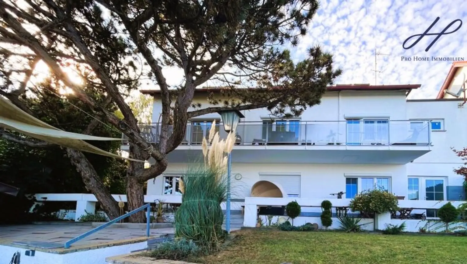 Dreifamilienhaus mit eigenem Seezugang in Leopoldsdorf bei Wien.