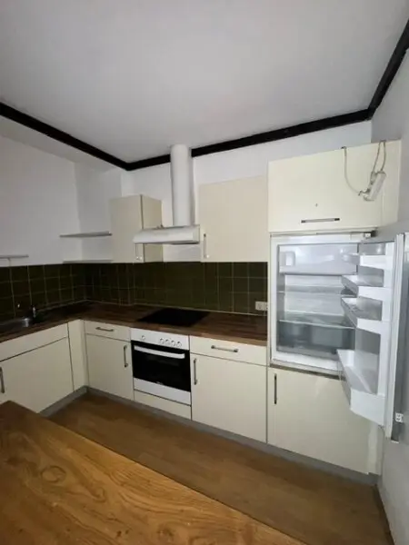 HIT!  GÜNSTIG,FREUNDLICH, BEQUEME 2 ZIMMER WOHNUNG IM ZENTRUM !