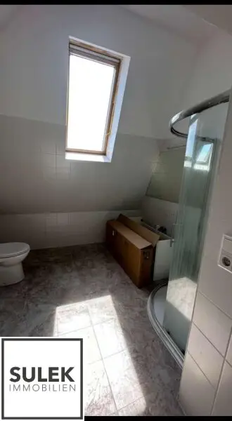 Einzigartige 105 m² große Dachgeschoss Wohnung mit Fernblick // zentrale Lage 1040 // Planstudie DG Ausbau