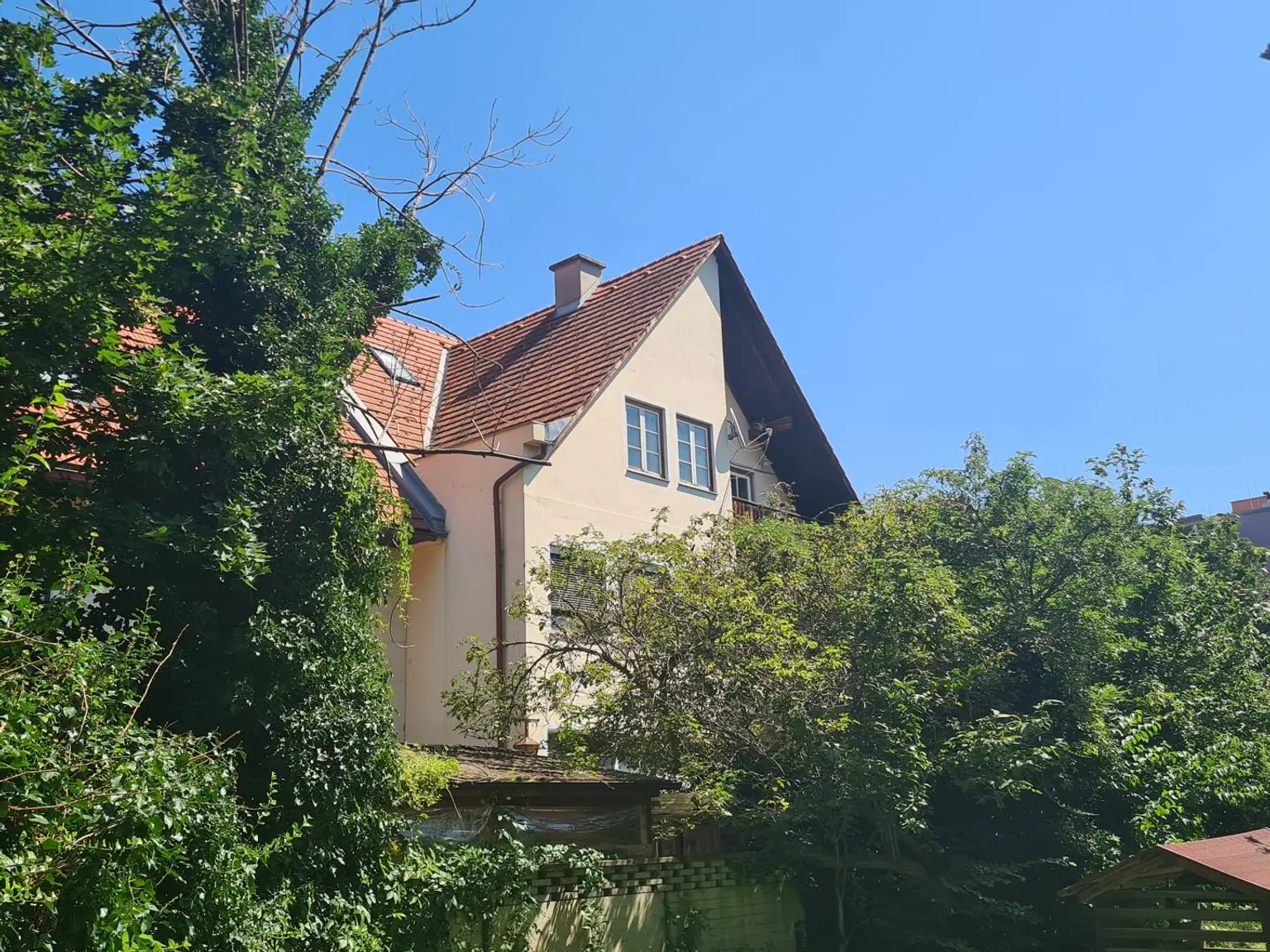 Galeriewohnung auf zwei Ebenen - eigene Garage - Balkon in den Innenhof - sehr gute Infrastruktur