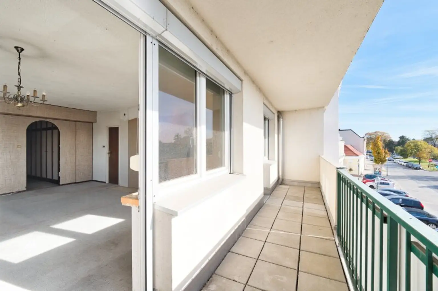 Sonnige 2-Zimmer-Wohnung mit Loggia & Stadtblick – ideal als Starterwohnung mit Renovierungspotenzial!