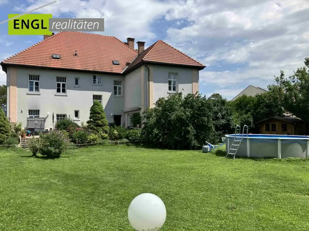 Historischer Charme und zeitlose Eleganz – eine stilvolle Jahrhundertwendevilla für höchste Ansprüche.
