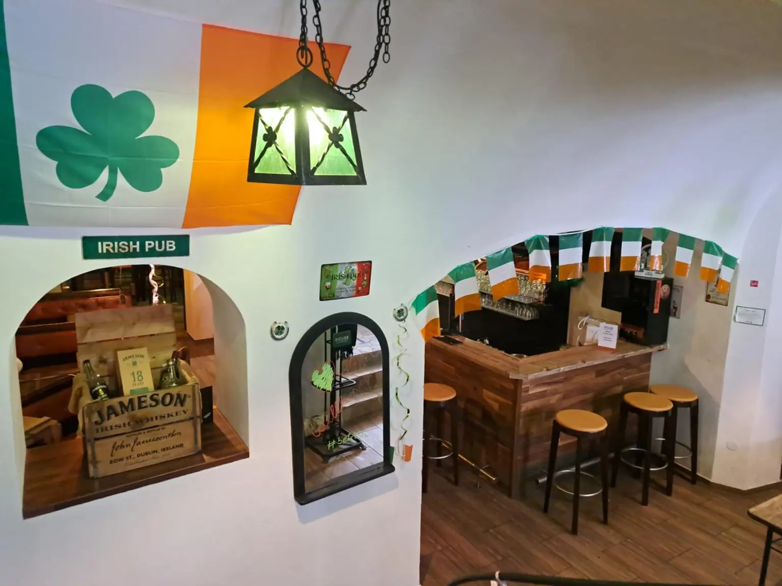 Gut geführte Bar im Zentrum