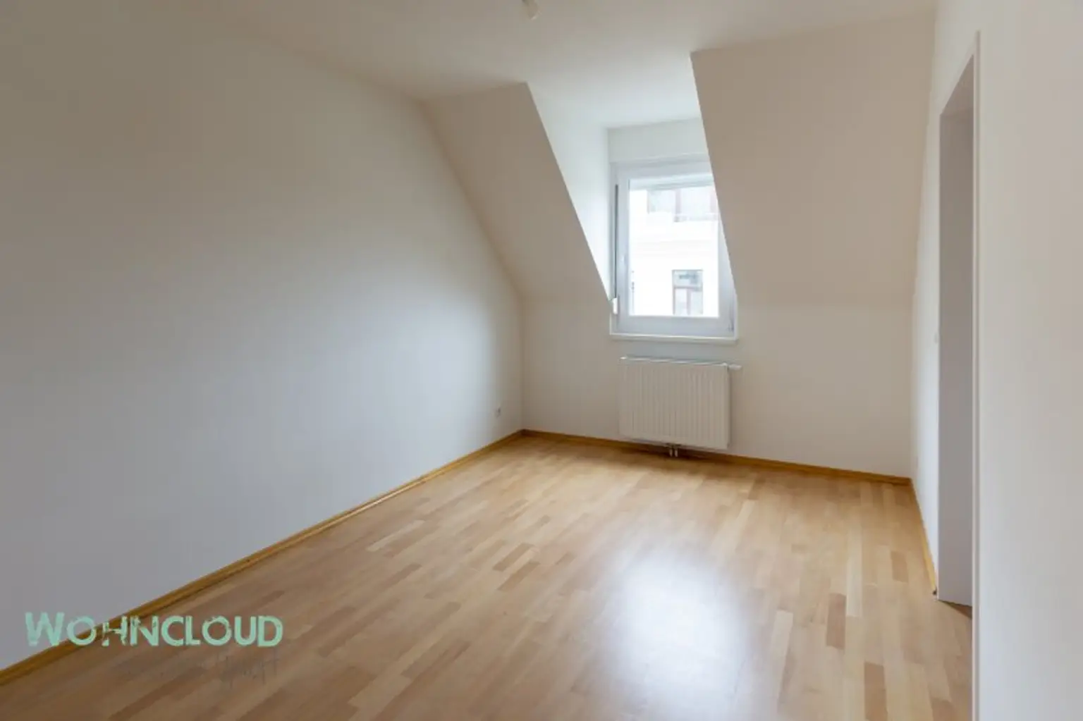 SCHLAFZIMMER UNTEN MIT BAD UND GARDEROBE