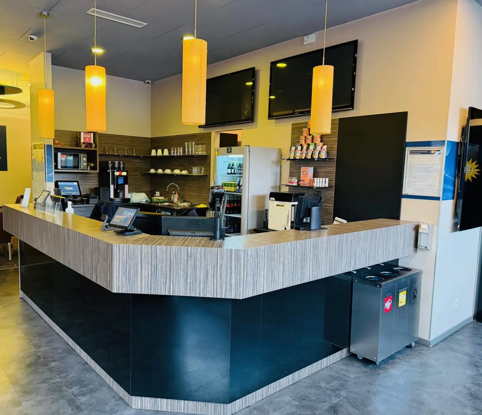 Empfangstheke/Barbereich