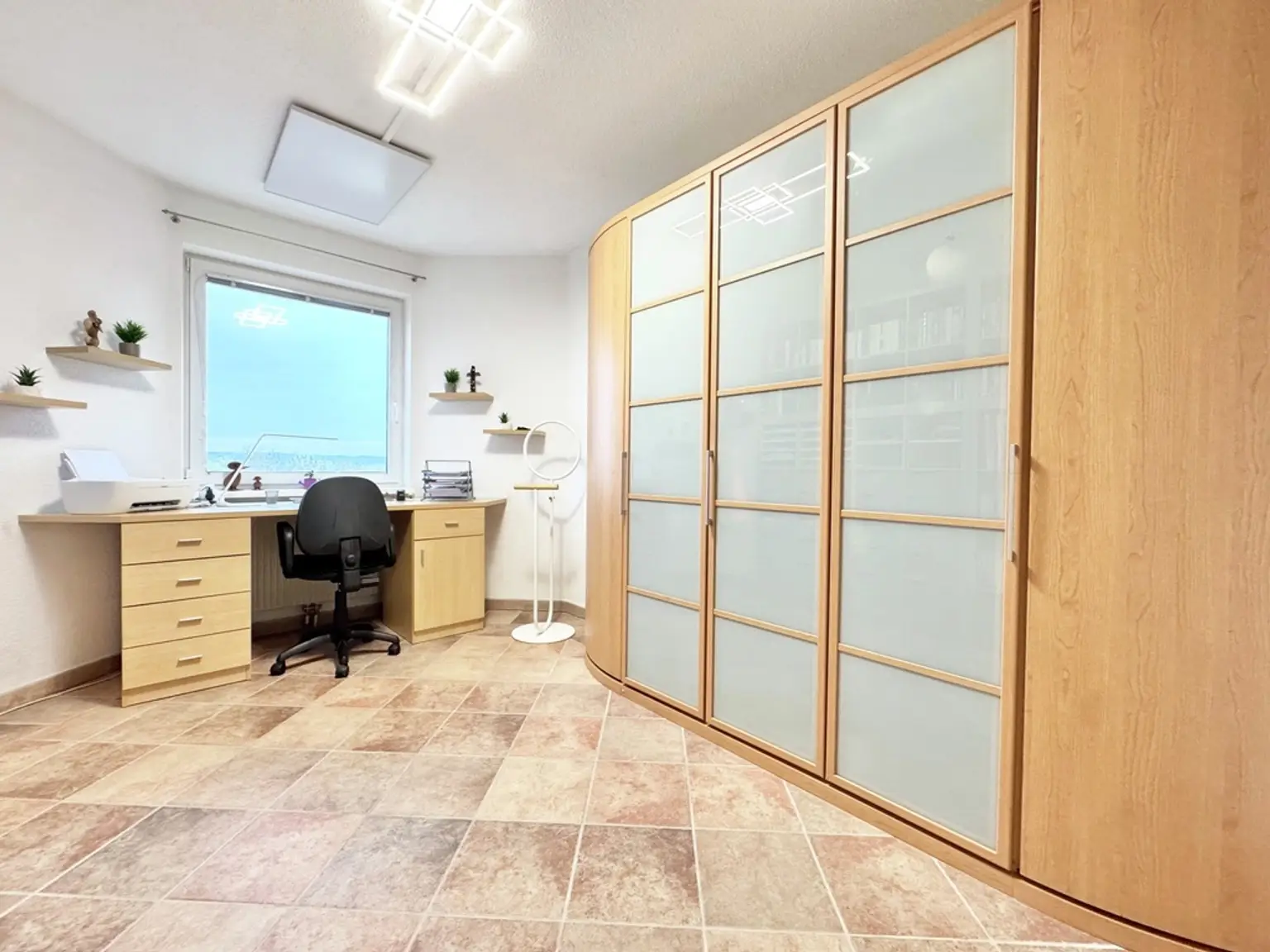 TRAUMHAFTE NEUBAUWOHNUNG MIT FERNBLICK | LICHTDURCHFLUTETE 3 ZIMMER | GARAGE | TOPLAGE IN EBERGASSING