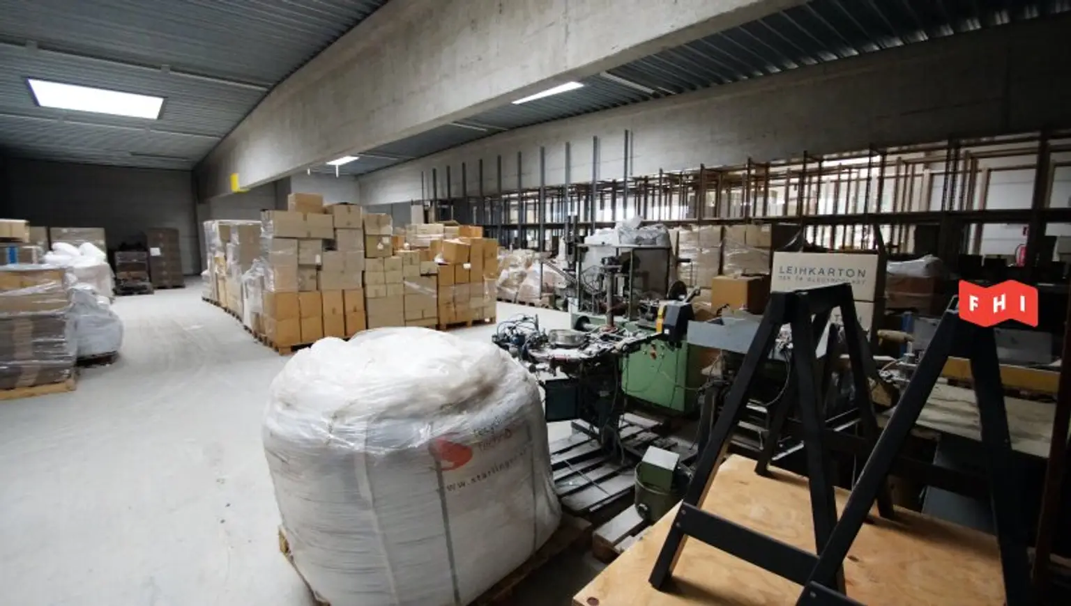 Logistikfläche***2 Hallen***30 Stellplätze***Ausbaupotential***