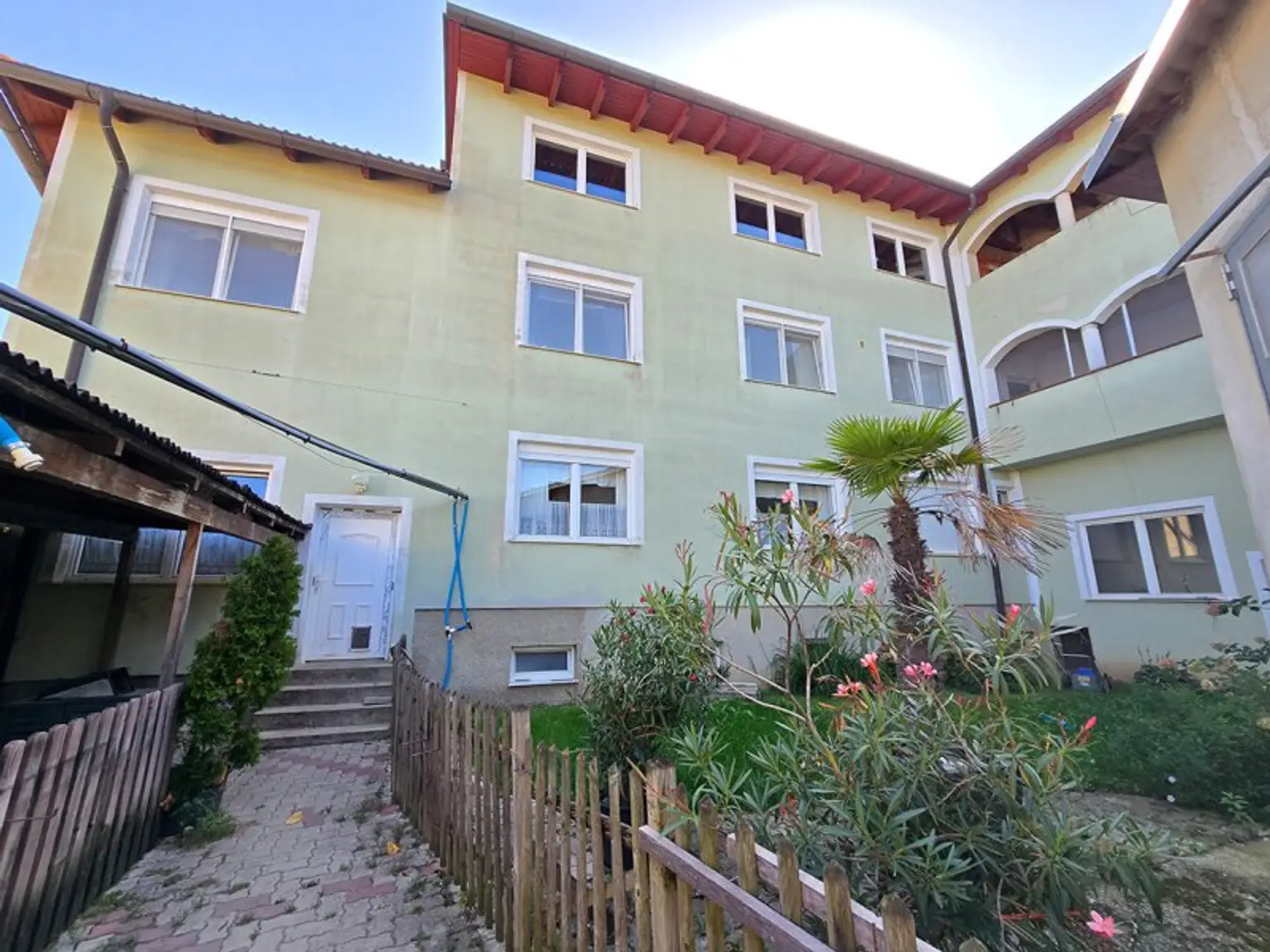 *** DAS ANWESEN DER UNBEGRENZTEN MÖGLICHKEITEN *** BIS ZU 5 (WOHN-) EINHEITEN + GROSSE HALLE ***