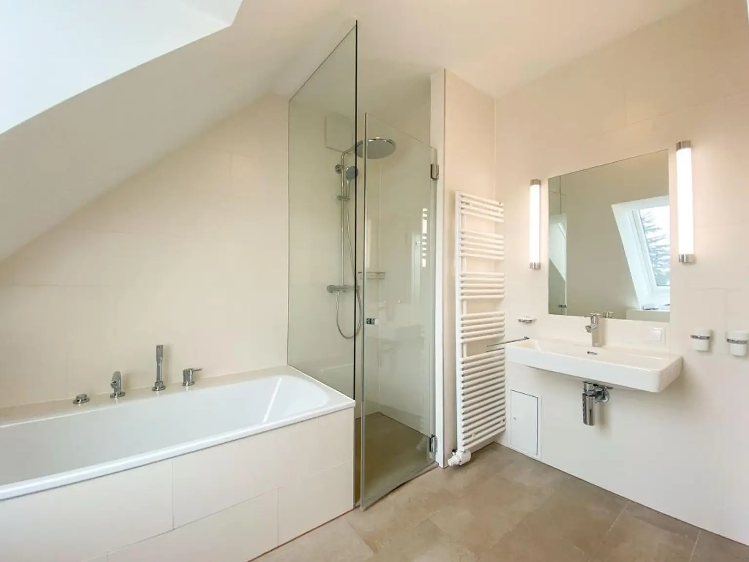 Penthouse mit Weitblick für gehobene Ansprüche // Pentzhouse with views for high demands //
