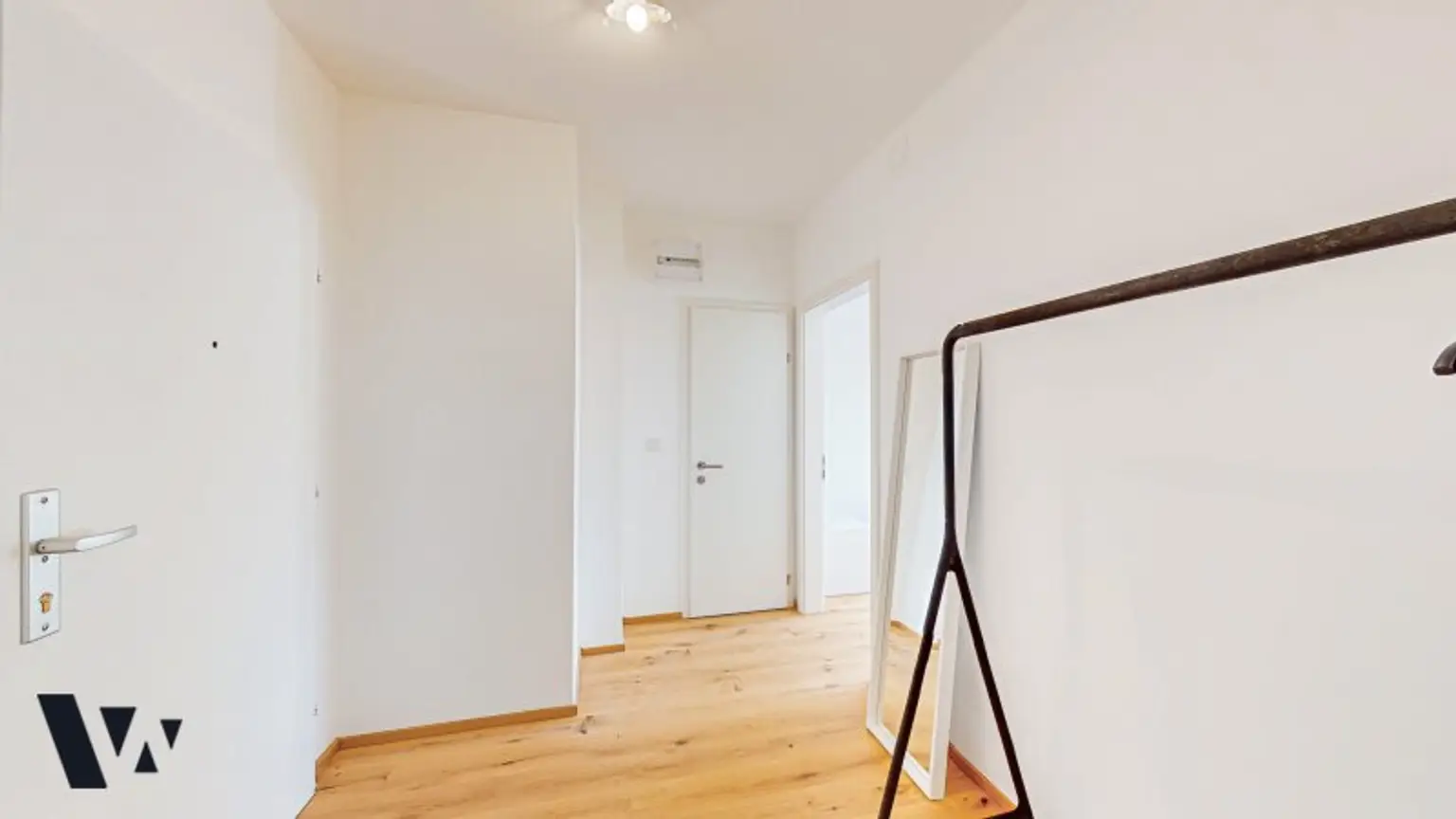 PARKBLICK AM HUNDSTURM | NEU RENOVIERTE 3-ZIMMERWOHNUNG MIT PARKPLATZ