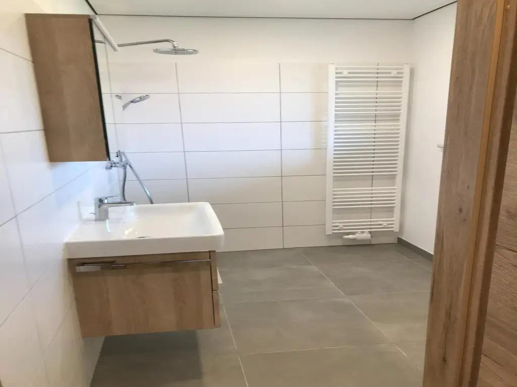 Neu sanierte Wohnung in ruhiger Siedlungslage