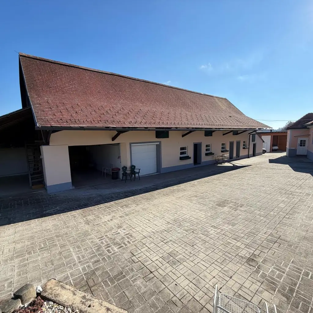 Wohnen in Aussichtslage mitten in der Natur auf  8 Ha. Grund, ehemalige Hofstelle!