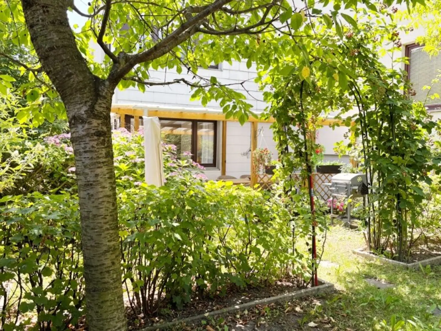 GARTENPARADIES MIT EINFAMILIENHAUS-FLAIR!