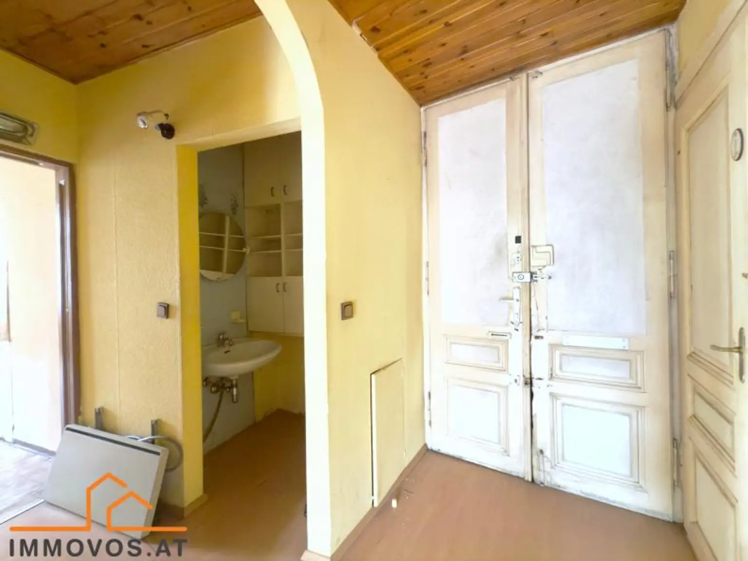 sanierungsbedürftige 2-ZIMMER ALTBAUWOHNUNG