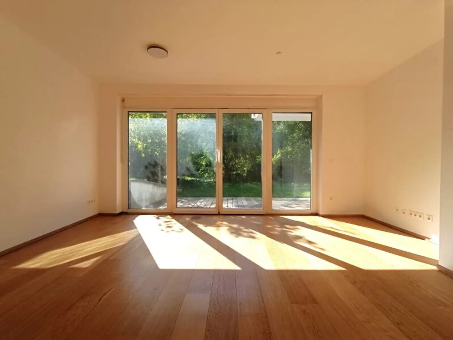Wohn(t)raum im Grünen! Großzügige Neubau-Wohnung mit Garten inkl. PKW-Stellplatz im 19. Bezirk! Wohnküche! 2 Zimmer! Terrasse! Fußbodenheizung!