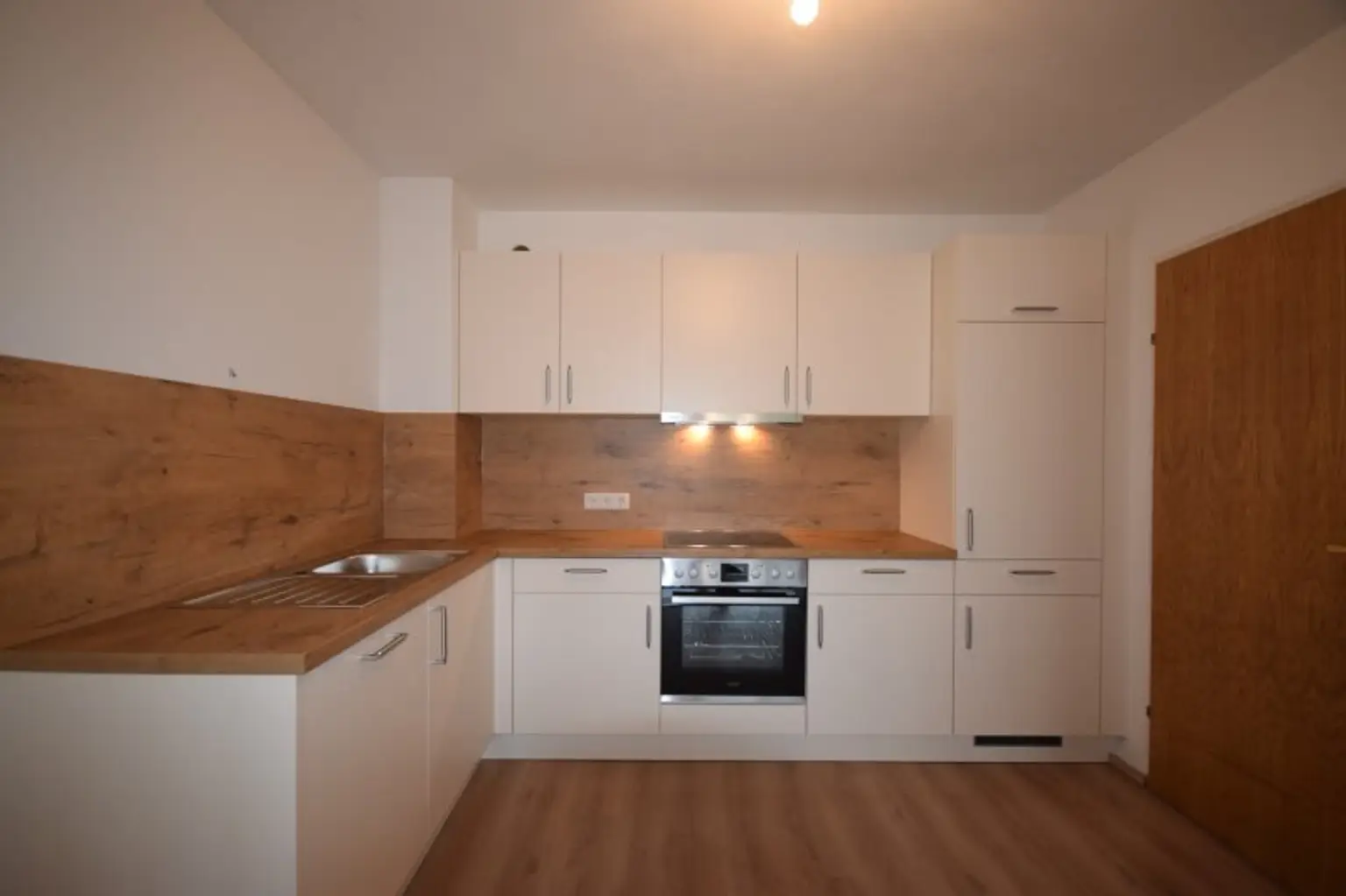 "BERGHEIM - Große helle 2,5 Zimmer Wohnung mit Loggia nähe Lokalbahnhaltestelle"