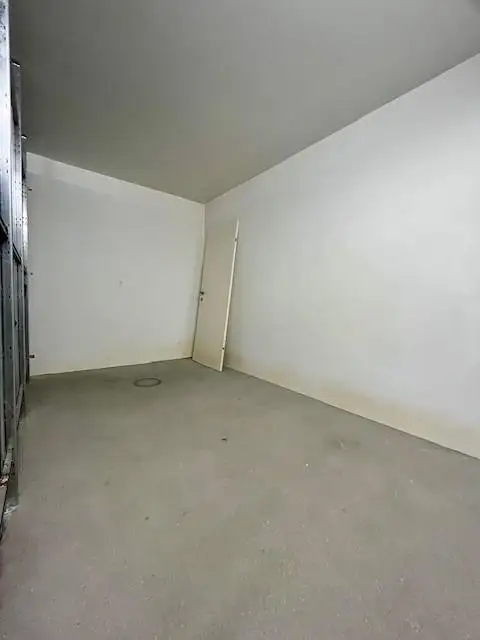 Schöne 2-Zimmer-Dachgeschoss-Wohnung mit Balkon und Parkplatz
