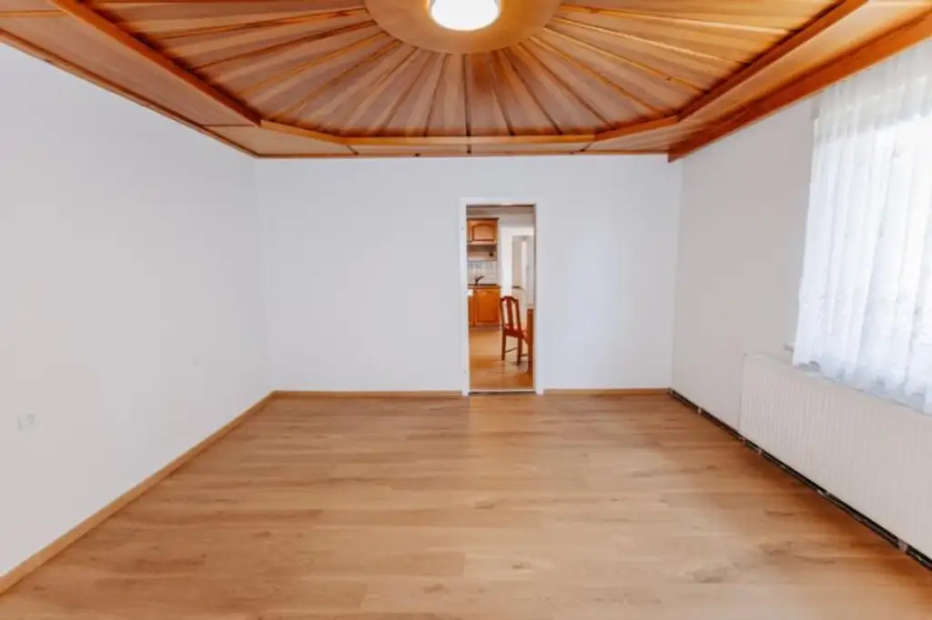 Erleben Sie die  Ausstrahlung. Landhaus in typisch  Weinviertler „L“ Form, bestgepflegt