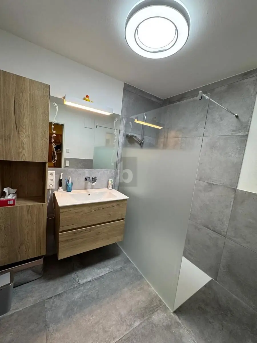 SANIERT! SONNIGER WINTERGARTEN MIT SUPER AUFTEILUNG!