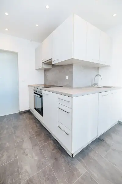 PROVISIONSFREI I RENOVIERT I ELEGANTE DUSCHE I EXKLUSIVE EINBAUKÜCHE I NÄHE ZUM BAHNHOF I TIERFREUNDLICH I ZEITGEMÄSS WOHNEN I OPTIMALE RAUMAUFTEILUNG I PROJEKT WOHNEN I