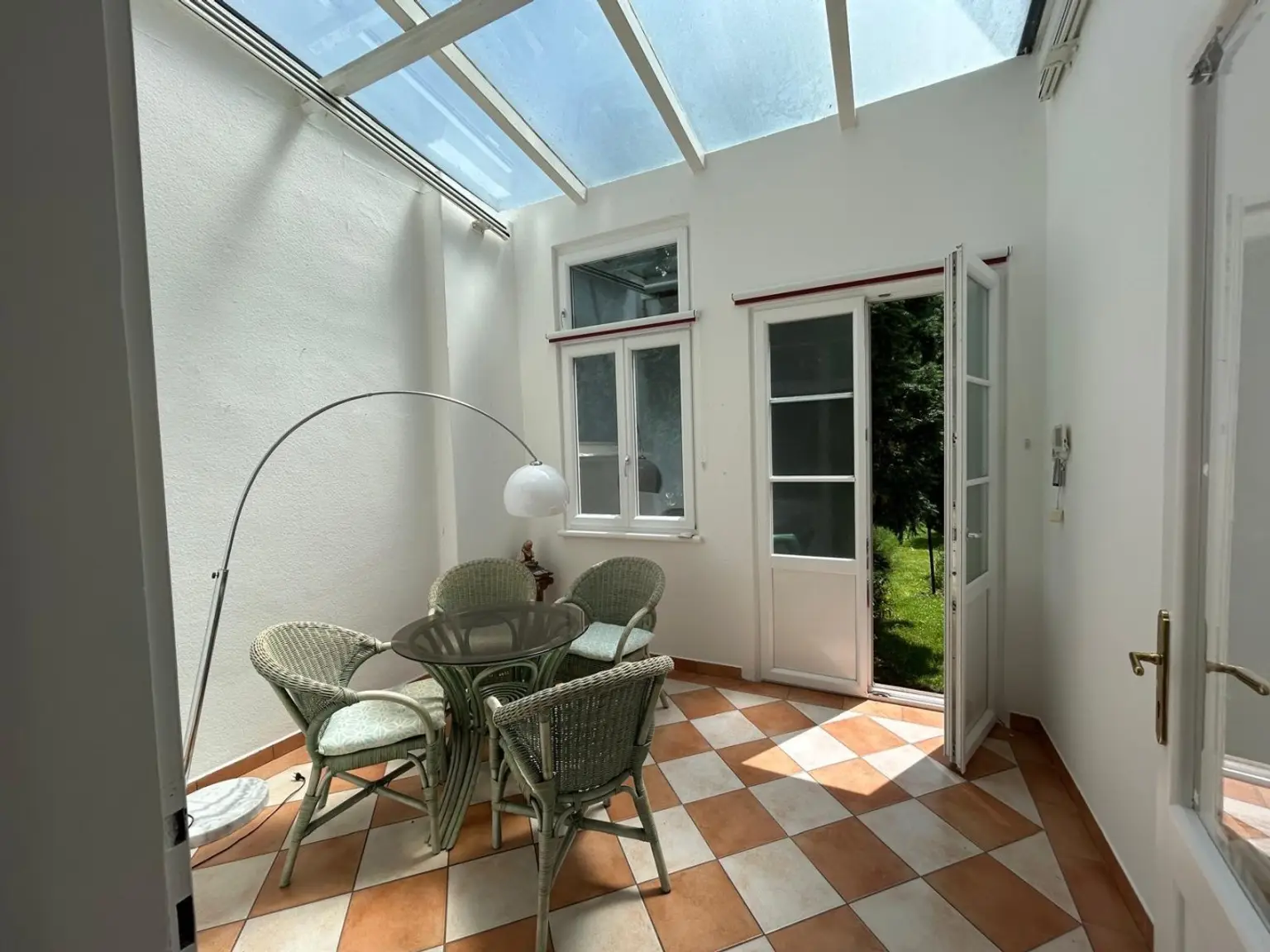 ZWEI ZIMMER WOHNUNG IN KIERLING MIT GARTEN!