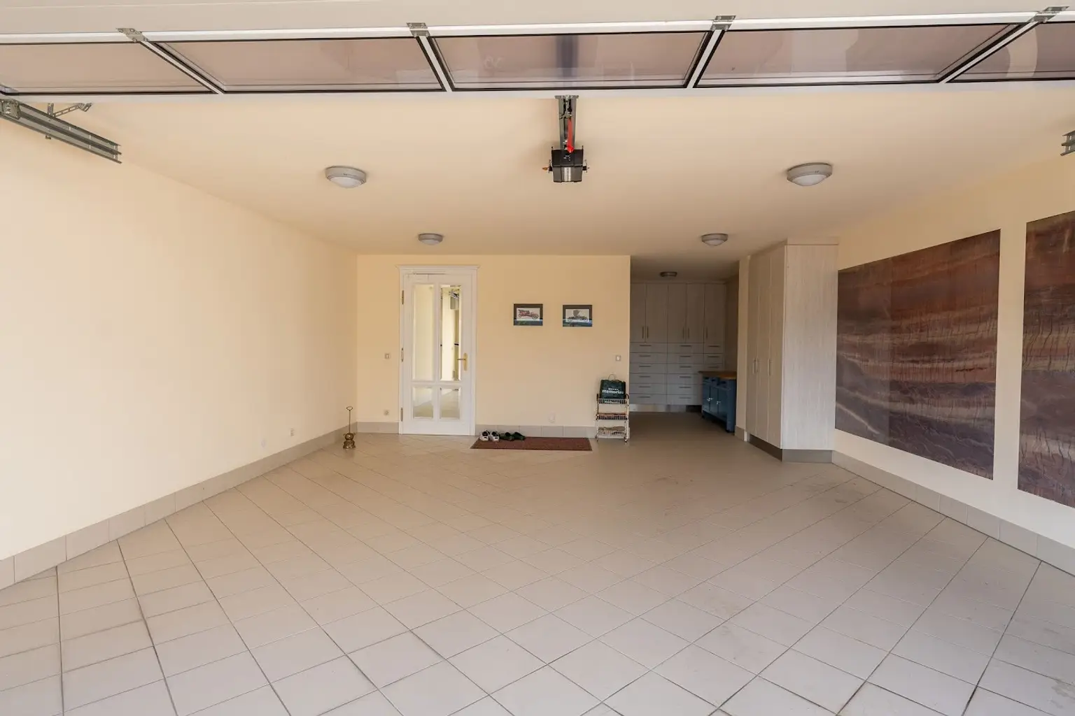 Traumhafte Villa mit Indoor Pool + großem Garten zu verkaufen!