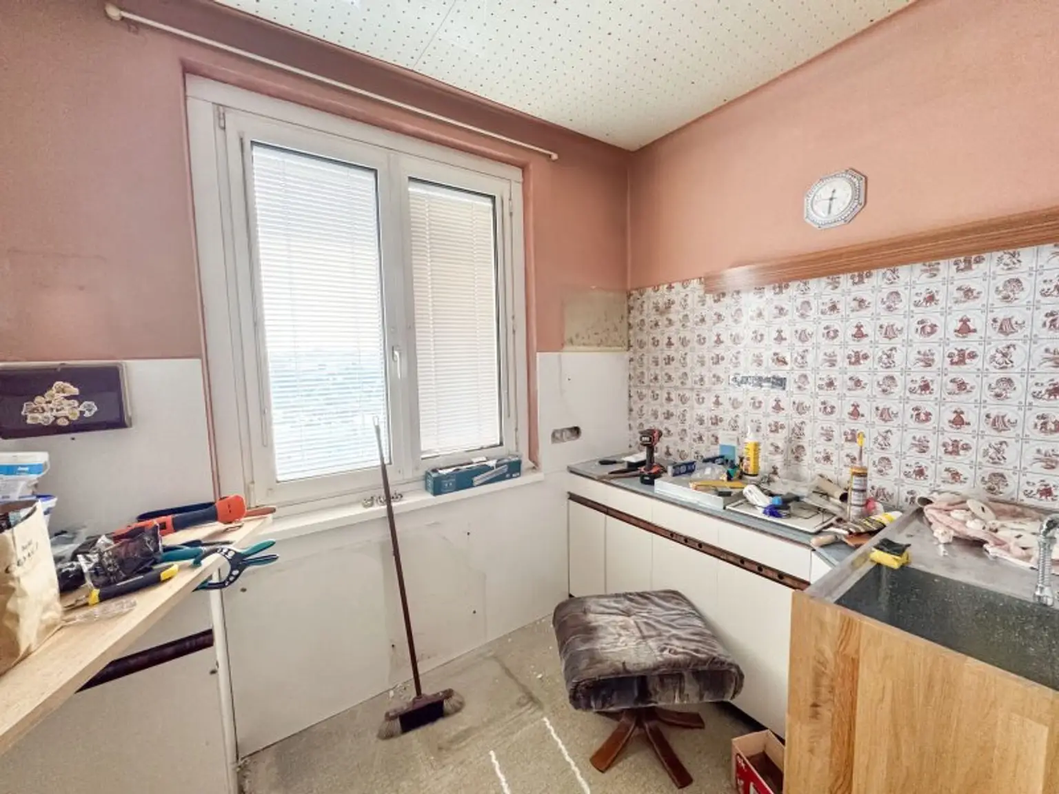 Sanierungsbedürftige 2,5 Zimmer-Wohnung nähe Matzleinsdorferplatz zu verkaufen!
