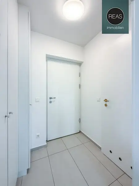 Provisionsfrei: Sehr gut ausgestattete Doppelhaushälfte mit Garten beim Theresa-Tauscher-Park! 5 Min. zum Donau Zentrum. 10 Min. zur UNO City. Parkplatz verfügbar!