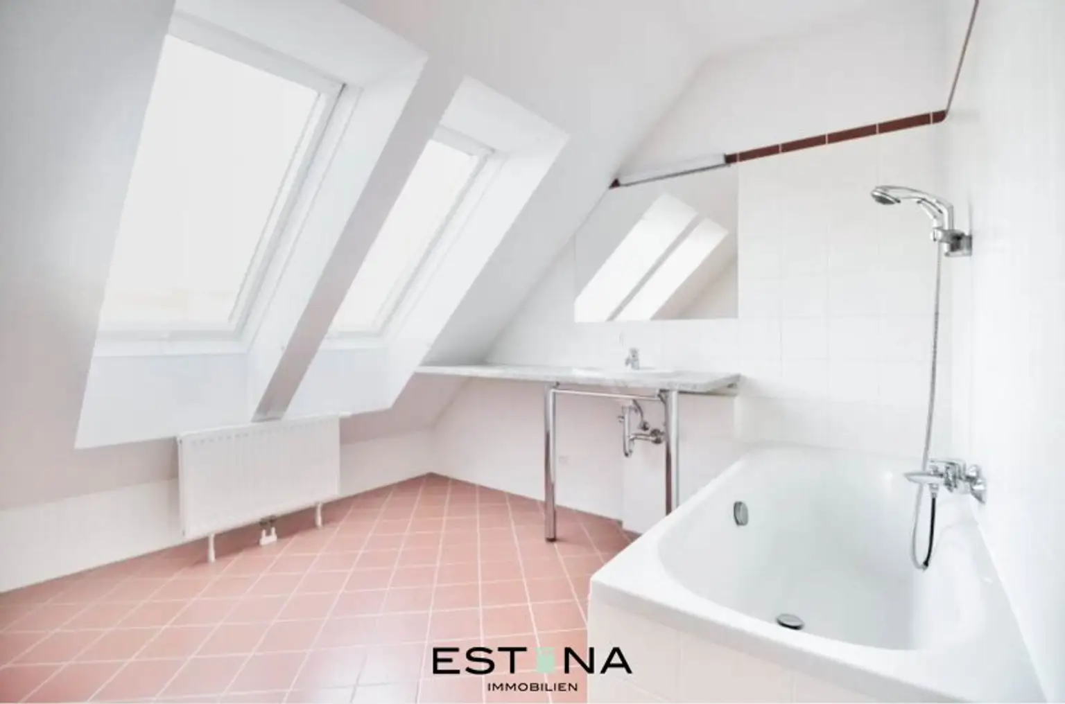 Charmante Dachgeschosswohnung mit Terrasse in Döblinger Bestlage