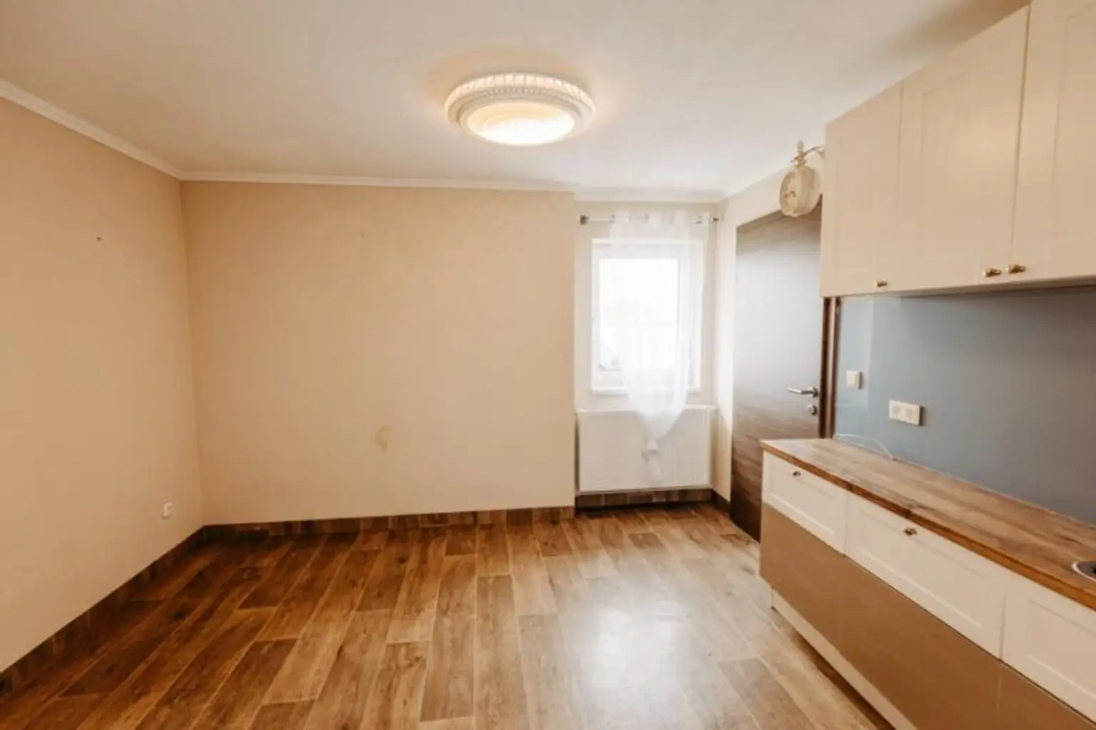 Gepflegtes, neu revitalisiertes  und liebevoll erhaltenes Landhaus. Natur, Sonne, Ruhe,  Seelenheil.