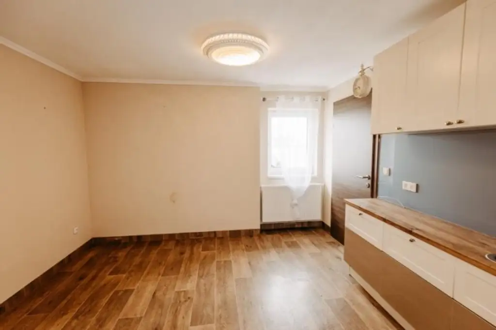 Gepflegtes, neu revitalisiertes  und liebevoll erhaltenes Landhaus. Natur, Sonne, Ruhe,  Seelenheil.