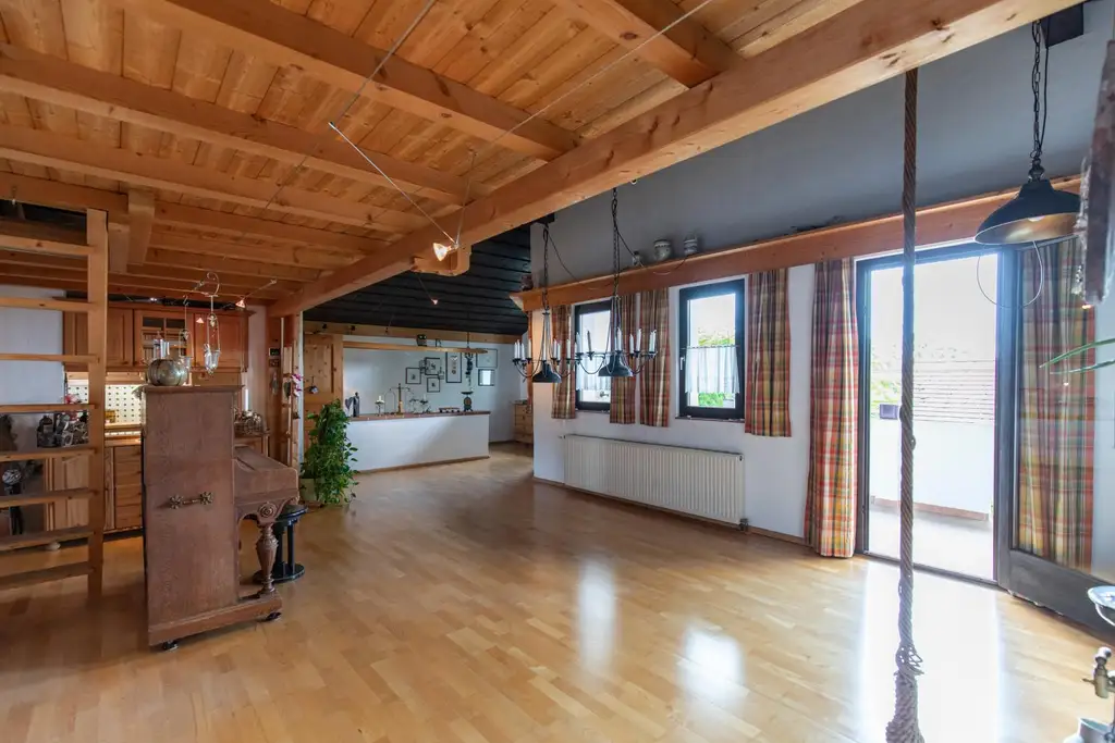 Ihr Traum vom Landleben - massives Landhaus mit Wintergarten.