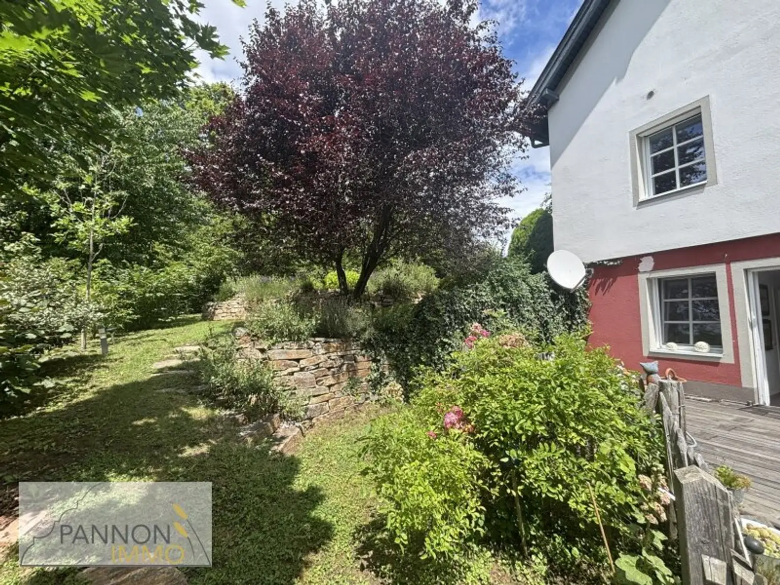 Luxus und Wohlbefinden - Traumvilla mit uneinsehbarem Garten in Grünlage
