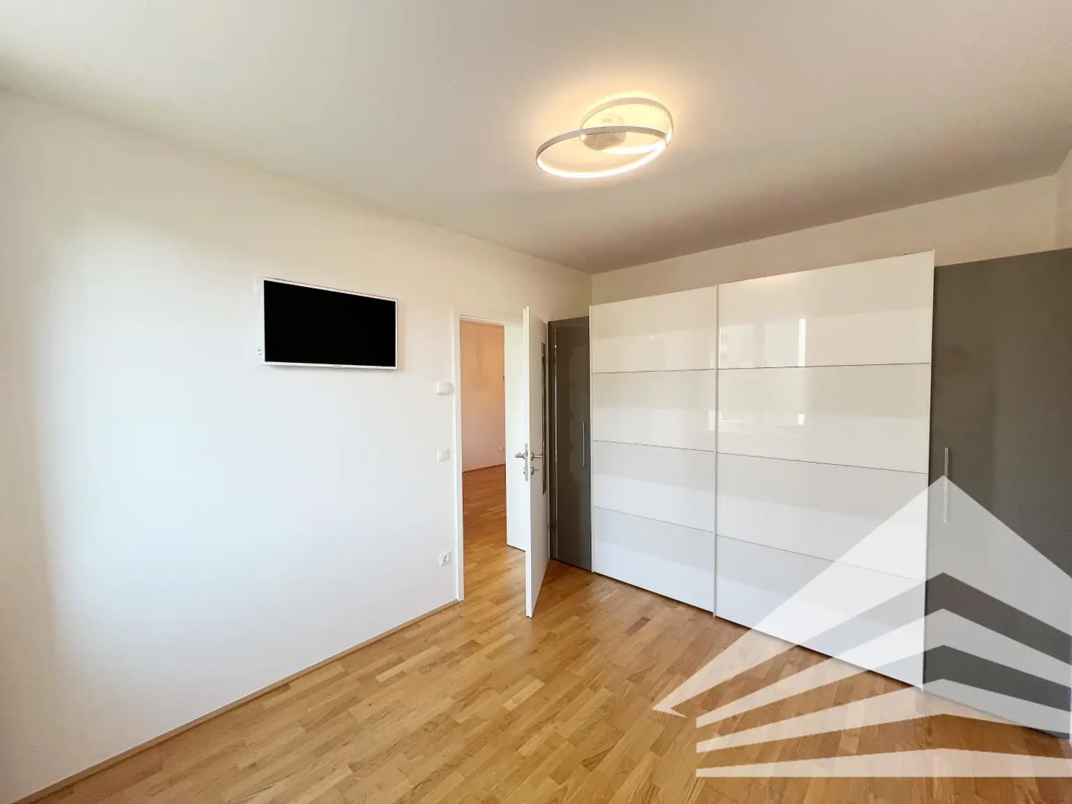 Teilmöblierte 2-Zimmer Wohnung mit Balkon am Linzer Winterhafen!