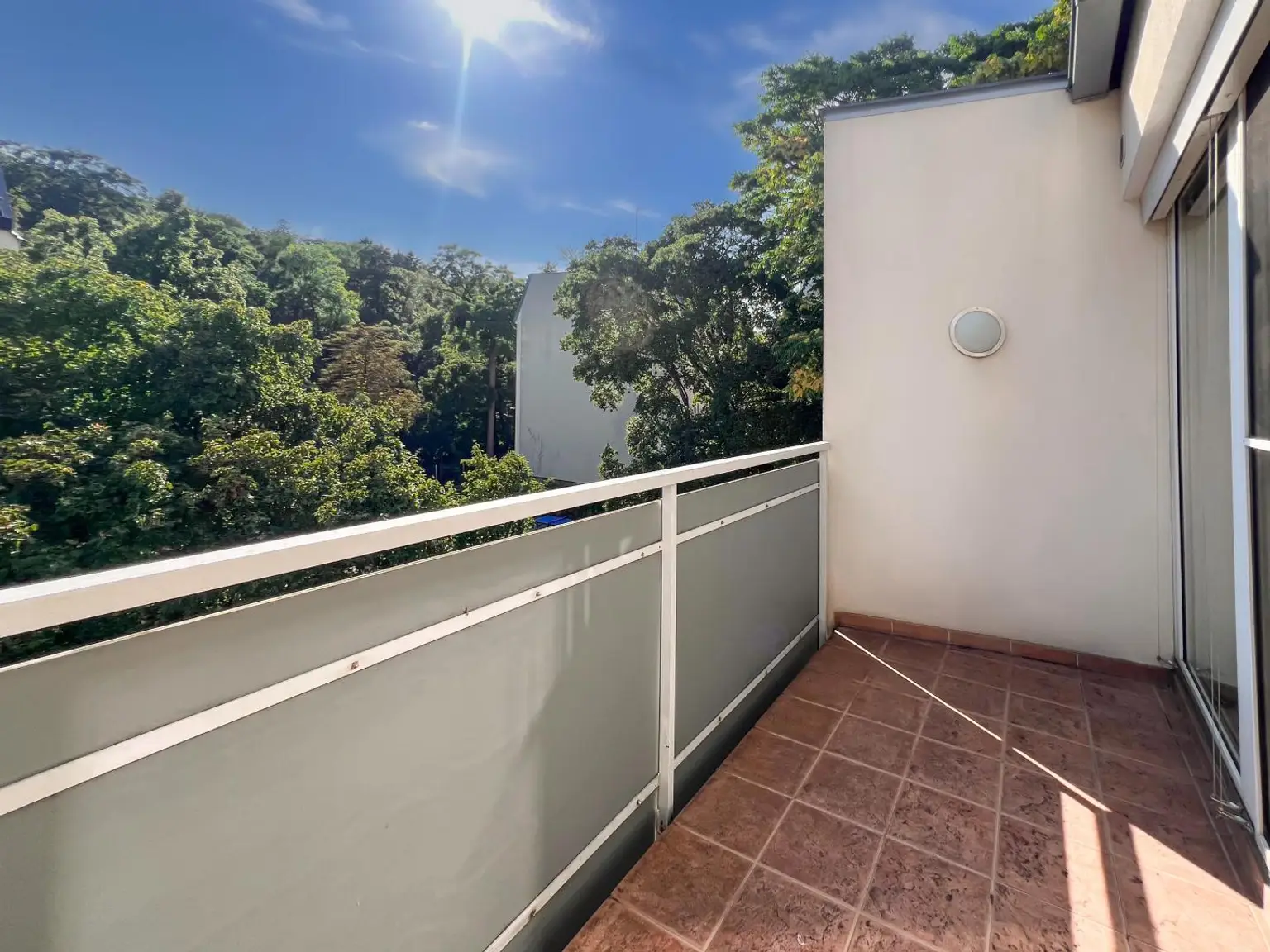 “Rare Parkside Living! Beside Vienna’s Romantic English Garden!“