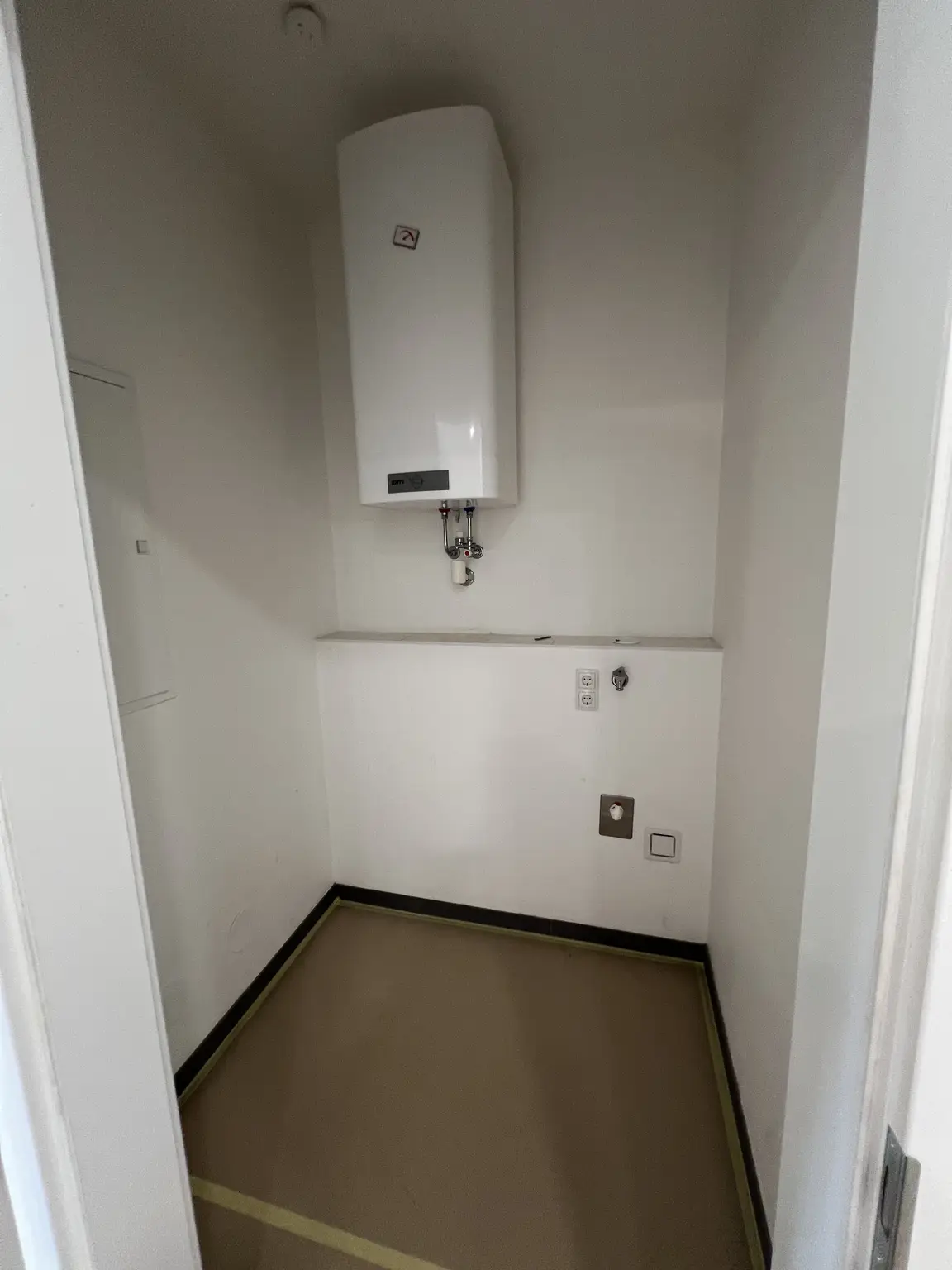 UNBEFRISTET: Ansprechende 3-Zimmer-Altbauwohnung mit kleinem Balkon