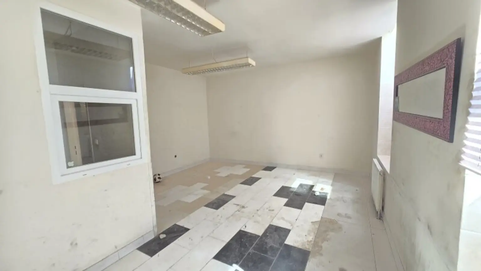 Schöne Geschäftslokal, Gewerbeimmobilien, Souterrain